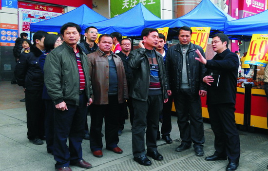 南寧青秀區(qū)區(qū)委常委、組織部部長(zhǎng) 梁國(guó)祿 考察仙葫店